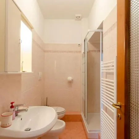 Il Glicine Di Vittoria Nel A Pochi Minuti Di Auto Dalle Spiagge Borgonovo